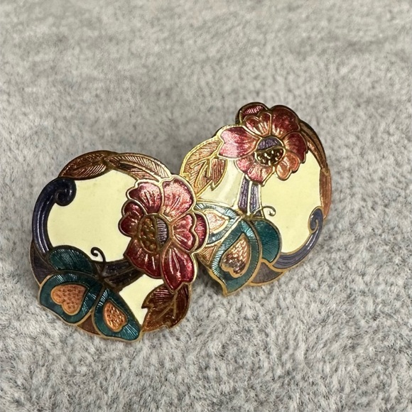FINAL PRICE DROP Vintage Butterfly Earrings - Picture 1 of 4